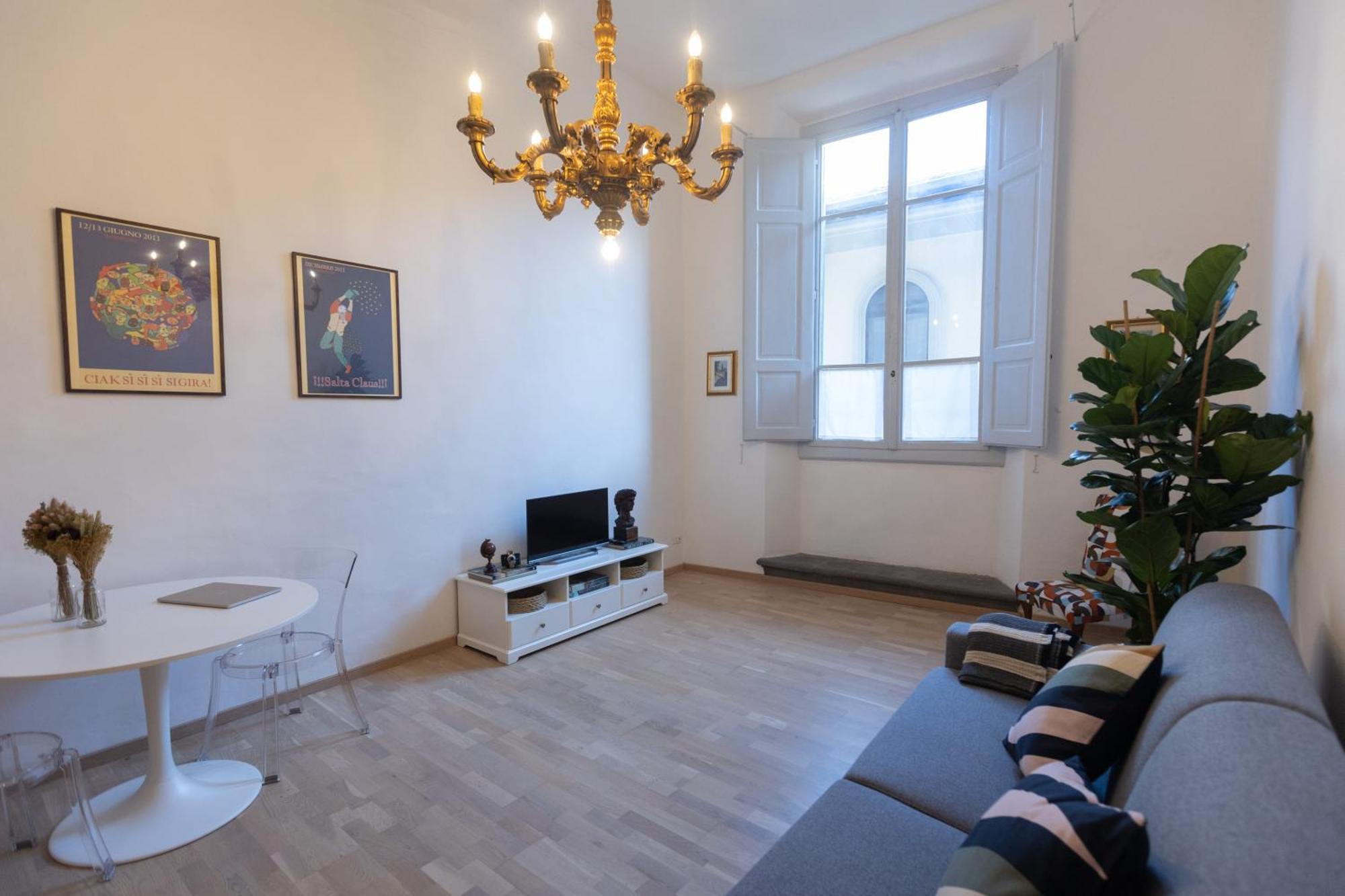 Apartment Palazzo Fioravanti In Centro A