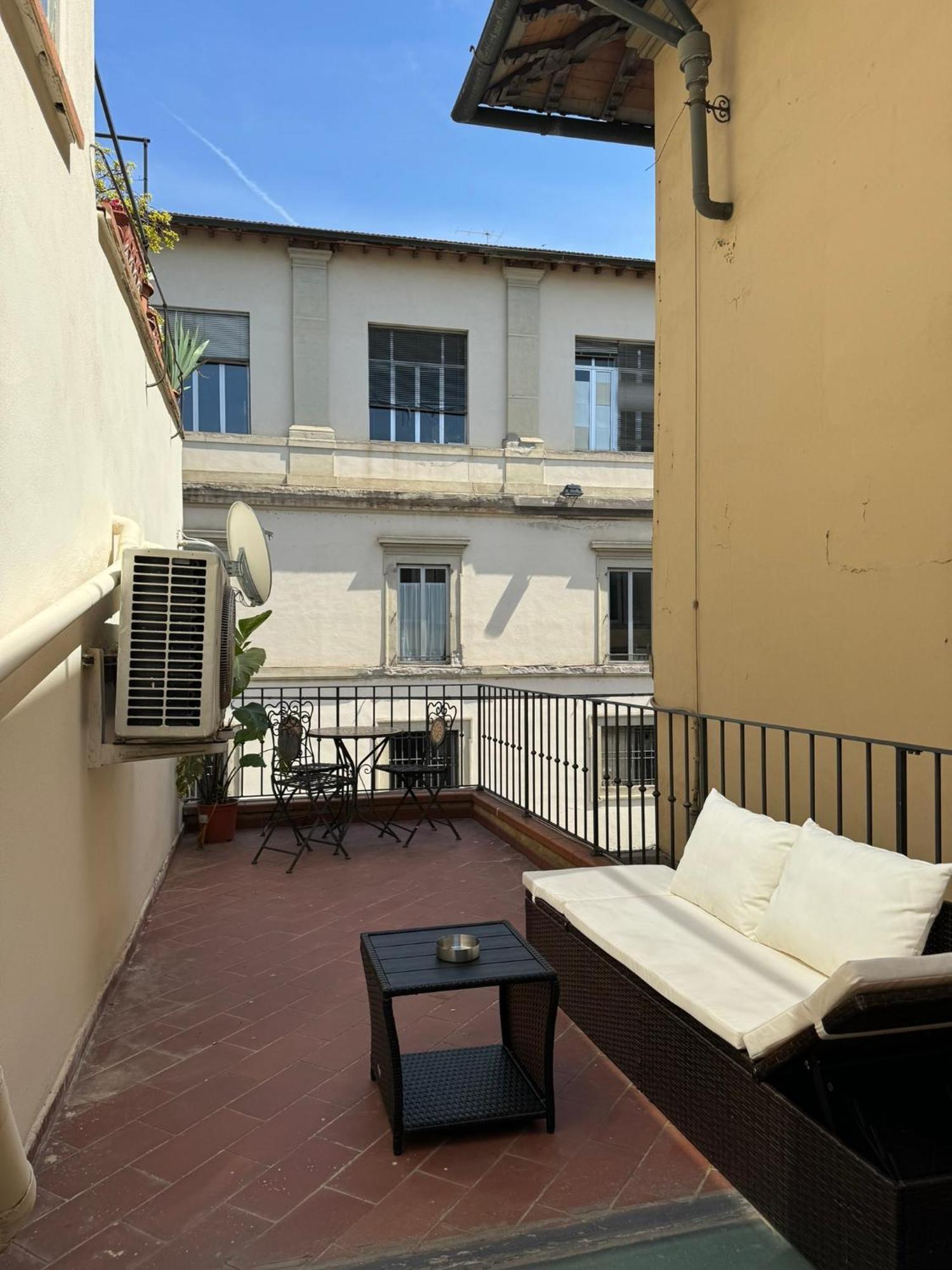Apartment Mini Casa Con Terrazzo In Centro Florenz