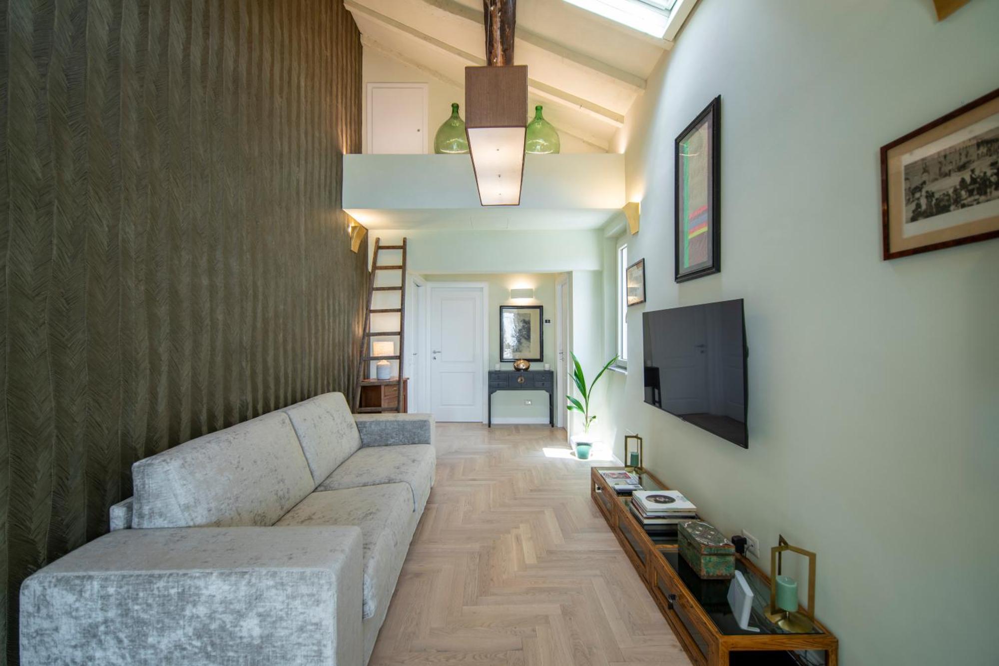 Penthouse With Terrace Over Apartment Florence