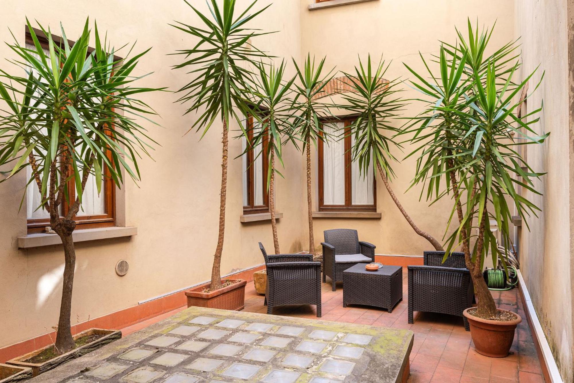 Signoria With Patio Apartment *
