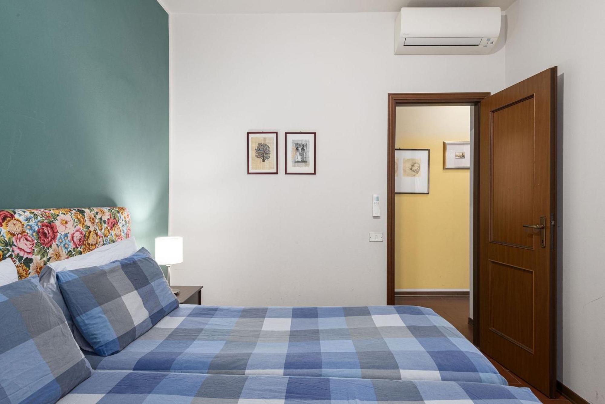 Signoria With Patio Apartment Florence