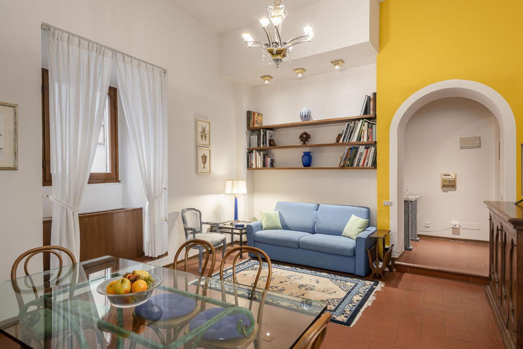 Apartment Signoria With Patio Florence