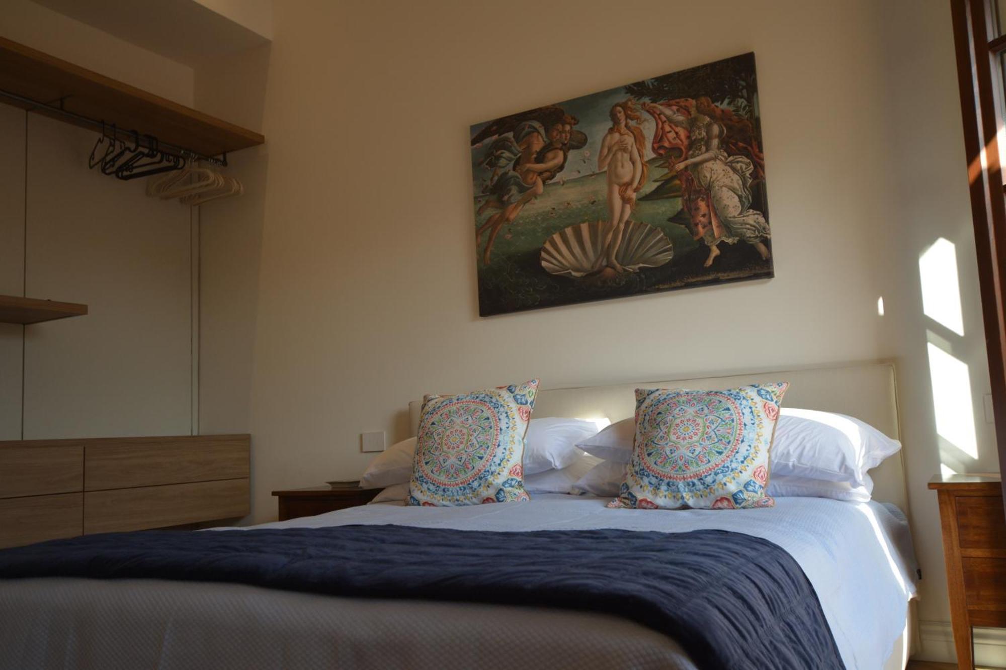 Servi Elegant With Terrace Apartment