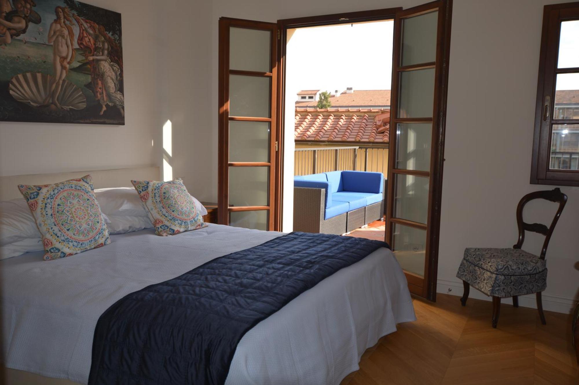 Apartment Servi Elegant With Terrace Florenz