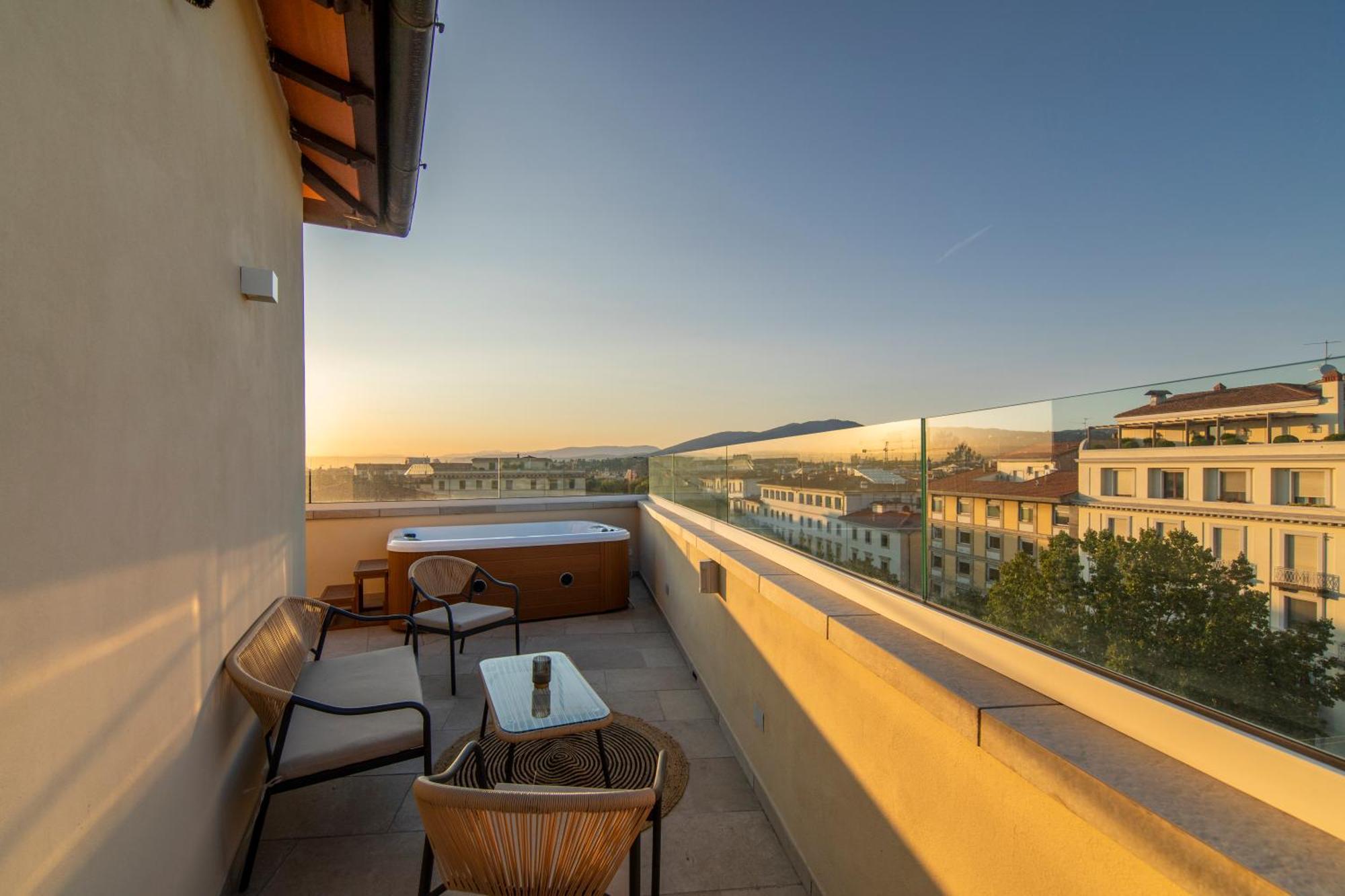 Penthouse With Terrace Over Apartment Florence