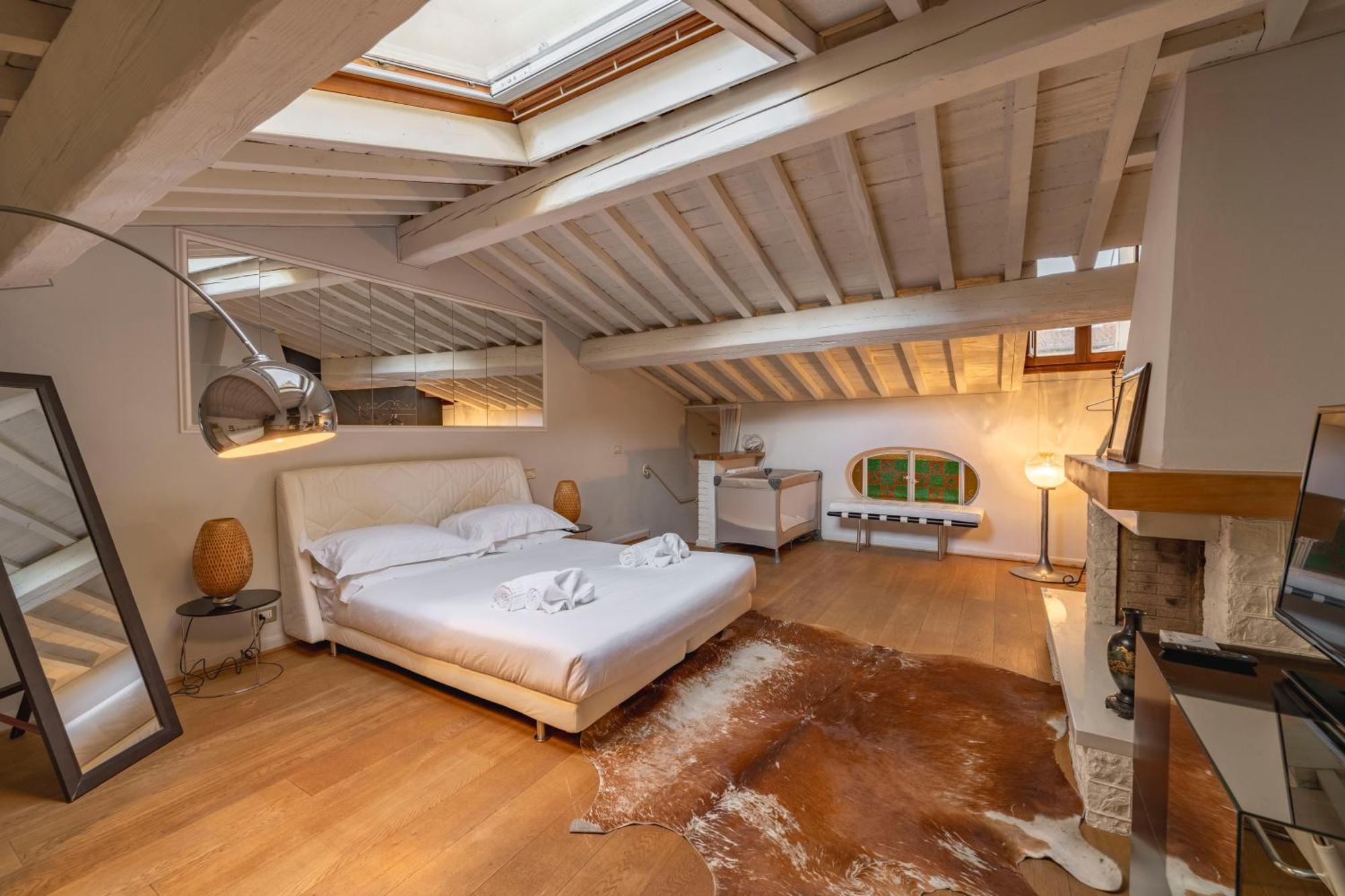 Elegant Penthouse In Santo Spirito Florenz
