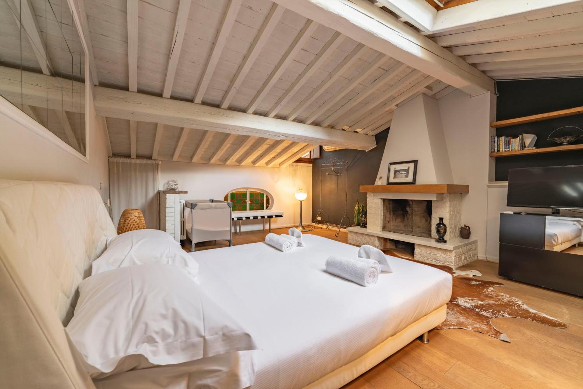Elegant Penthouse In Santo Spirito Florenz