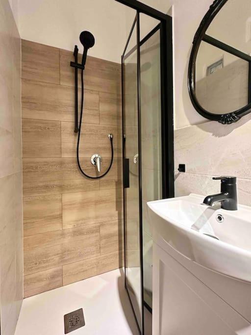 Apartamento Warm Retreat In The Heart Of Cls Station *