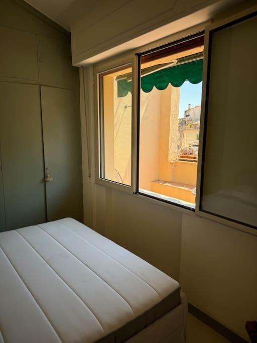 Friendly & Small 1-br With Beautiful Terrace Florença