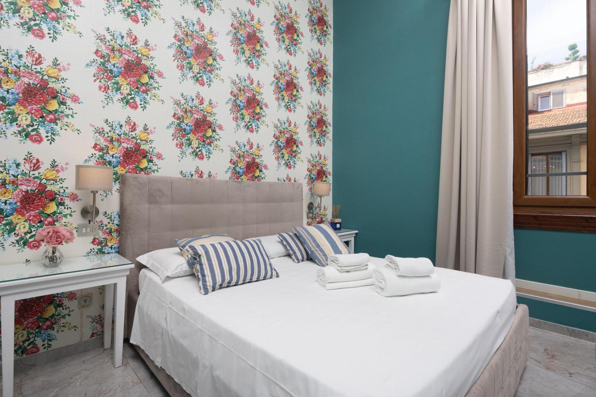 Joli Hotel