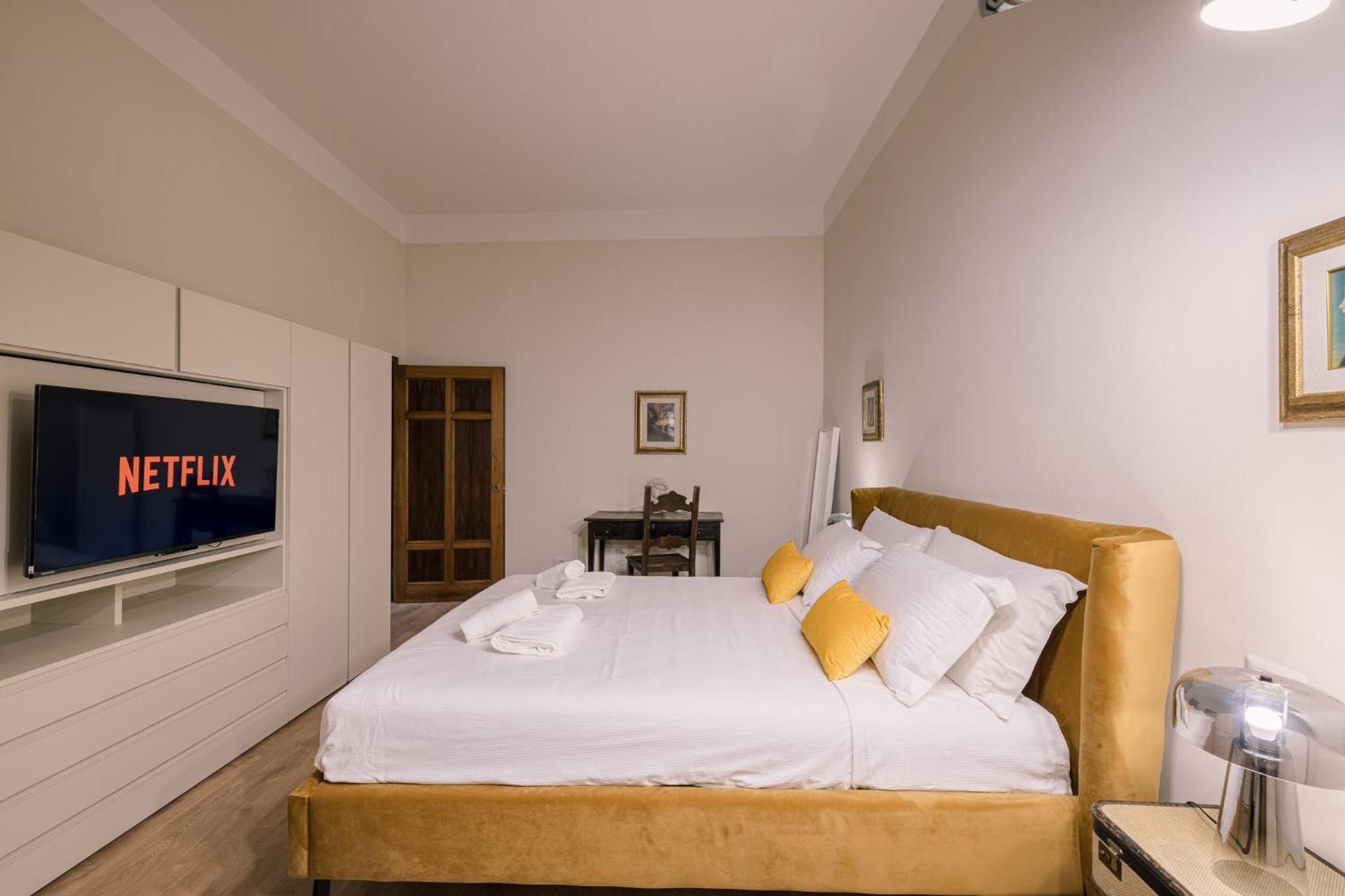 Accademia Luxury Art *