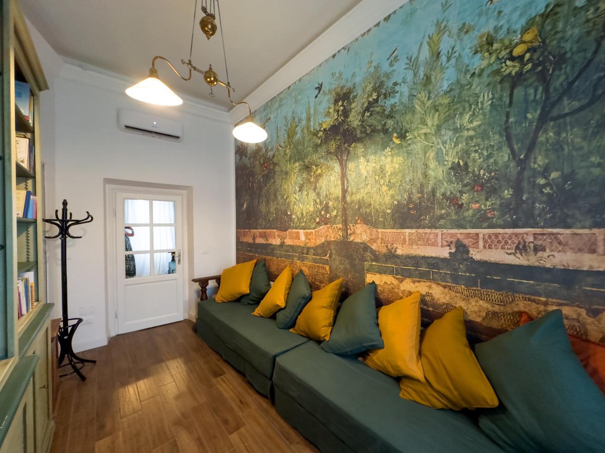 Santa Caterina Palace In Florence-3 Bedroom Florence