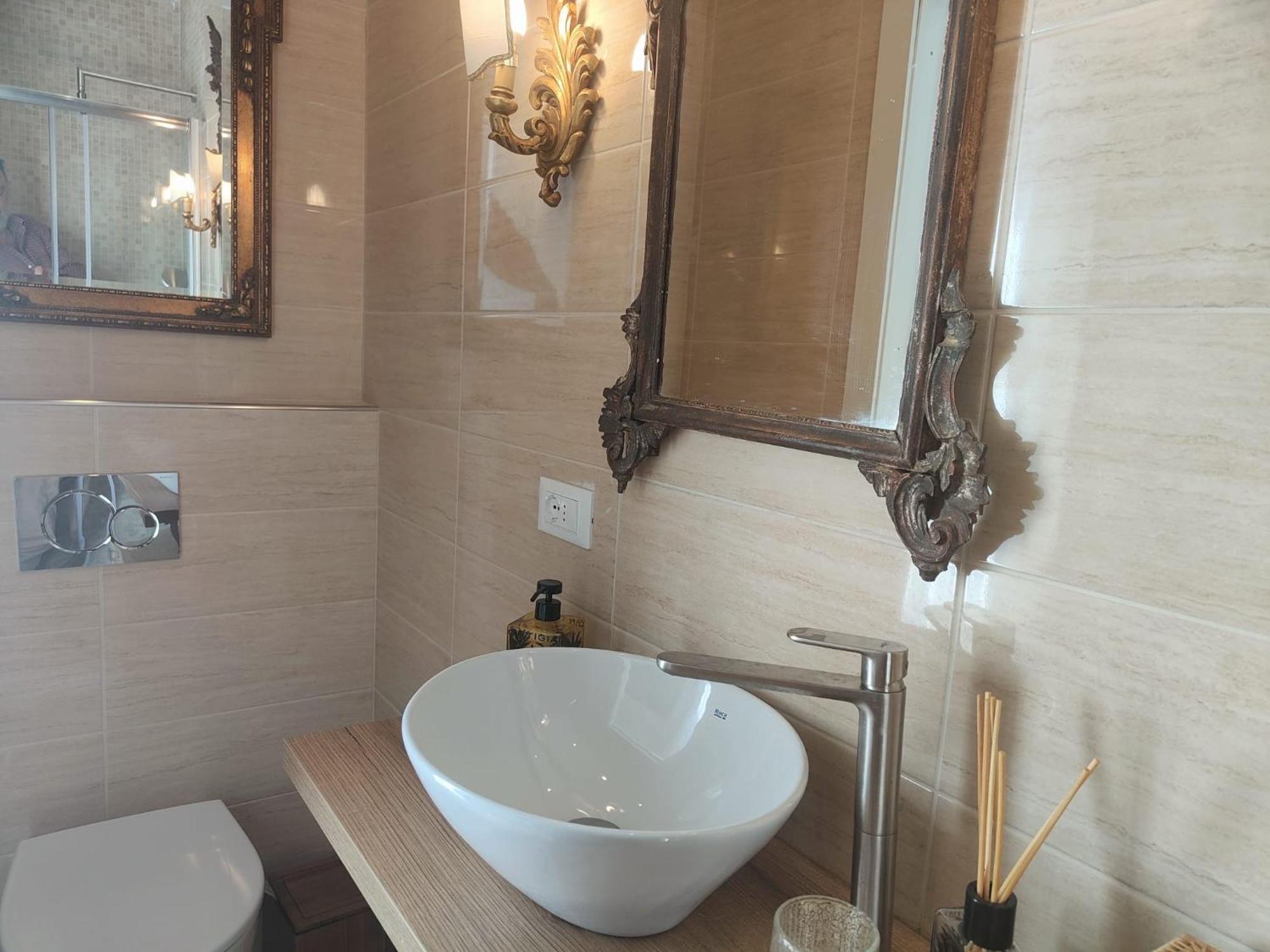 Santa Caterina Palace In Florence-3 Bedroom *