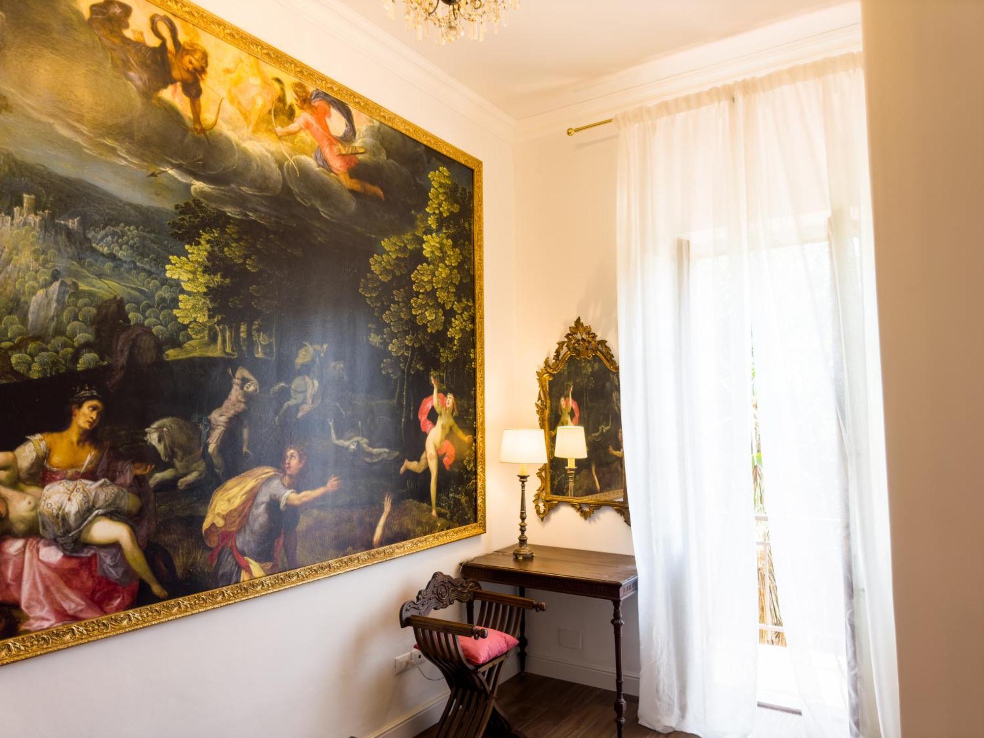 Santa Caterina Palace In Florence-3 Bedroom Florence