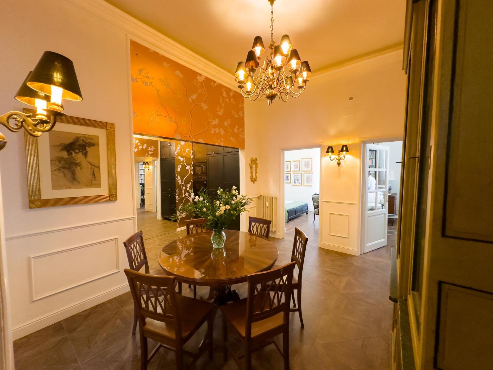 Santa Caterina Palace In Florence-3 Bedroom Florence