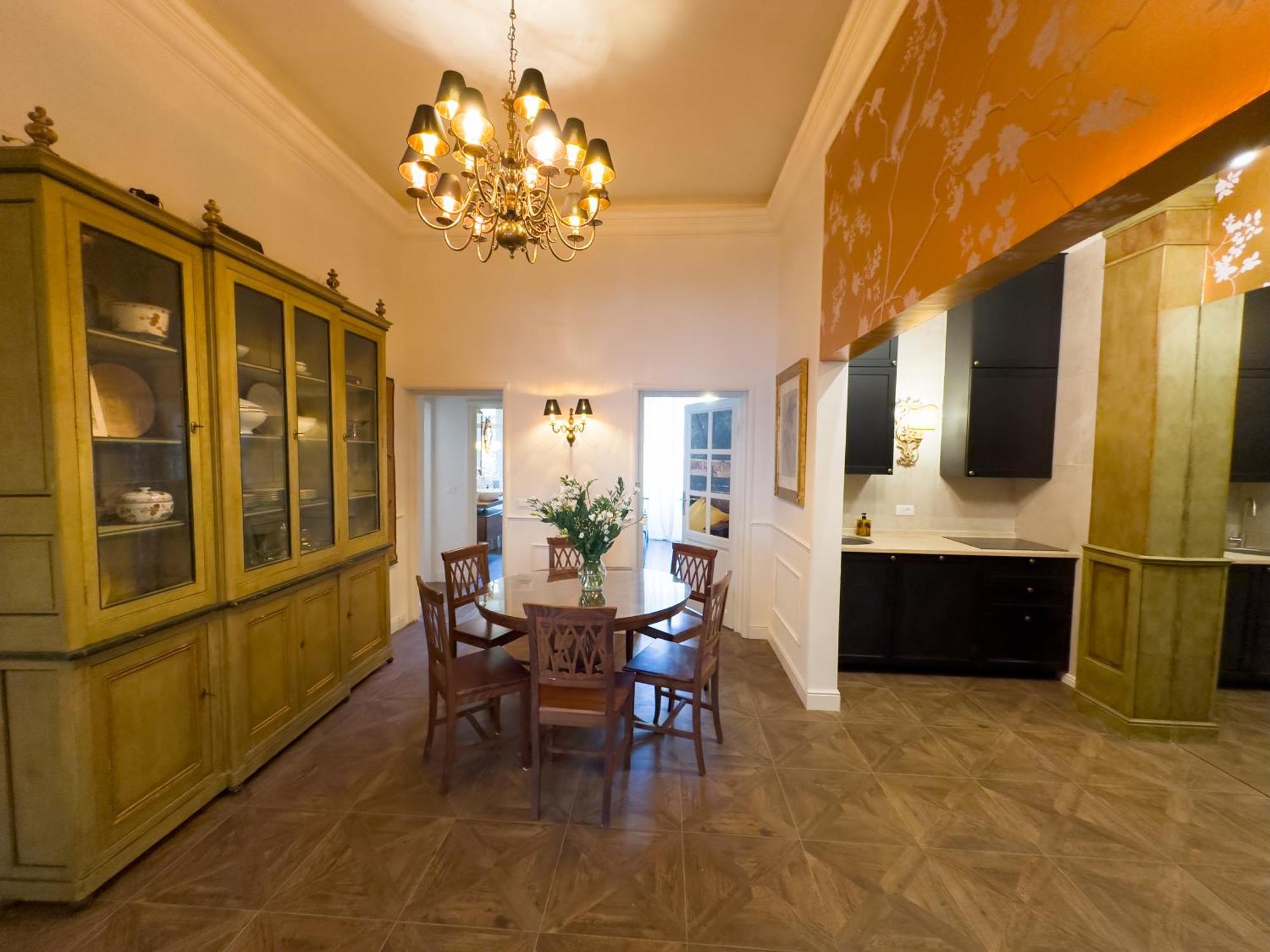 Santa Caterina Palace In Florence-3 Bedroom Appartement *
