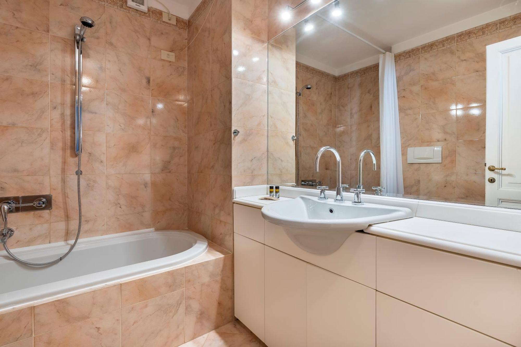 Porta Rossa Apartment Florence