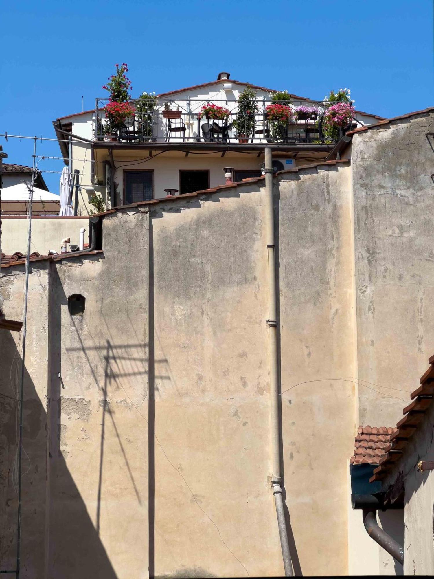 Lezioso, In Apartment