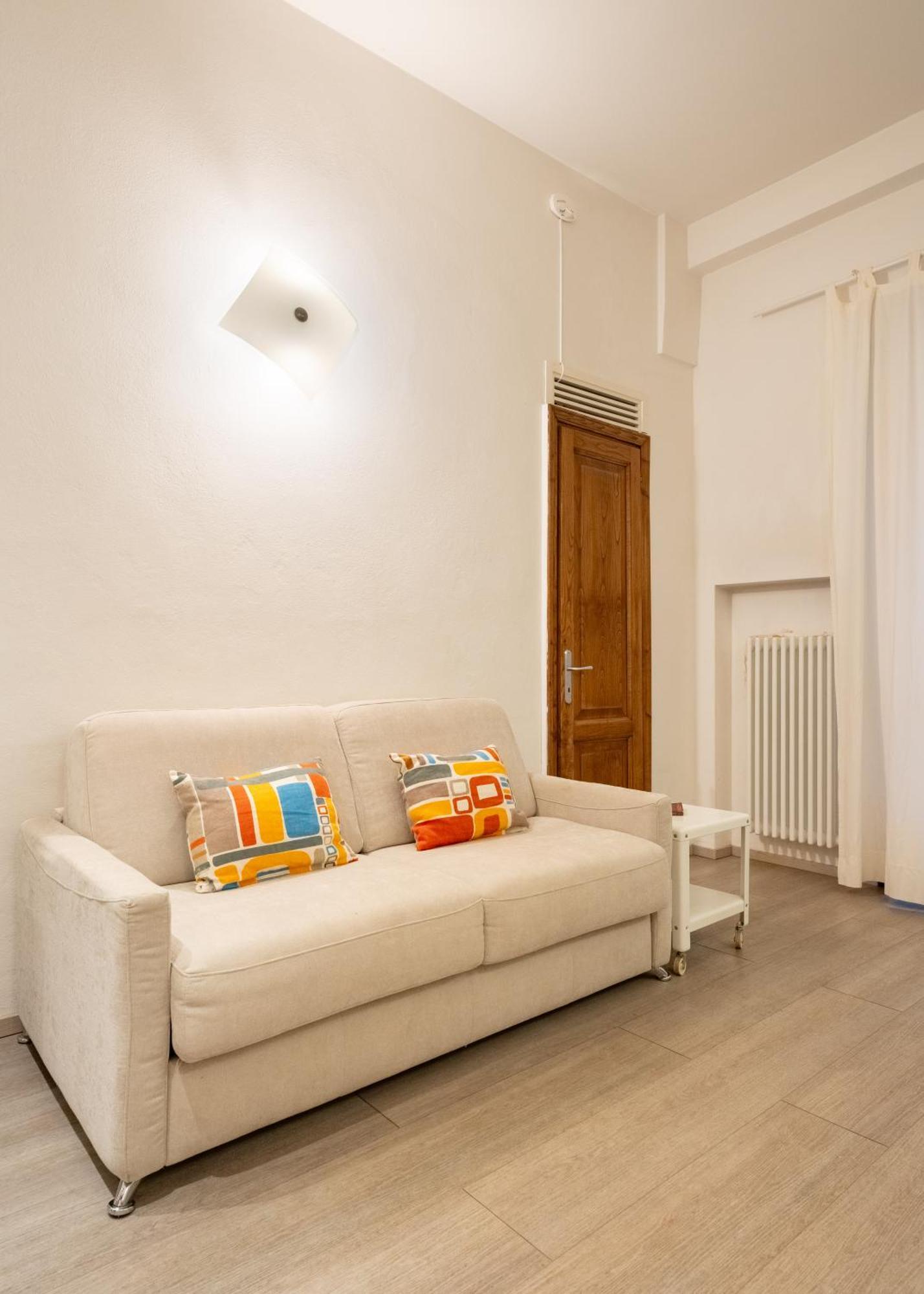 Pergola - 1 Bdr Flat With Inner Courtyard Apartment
