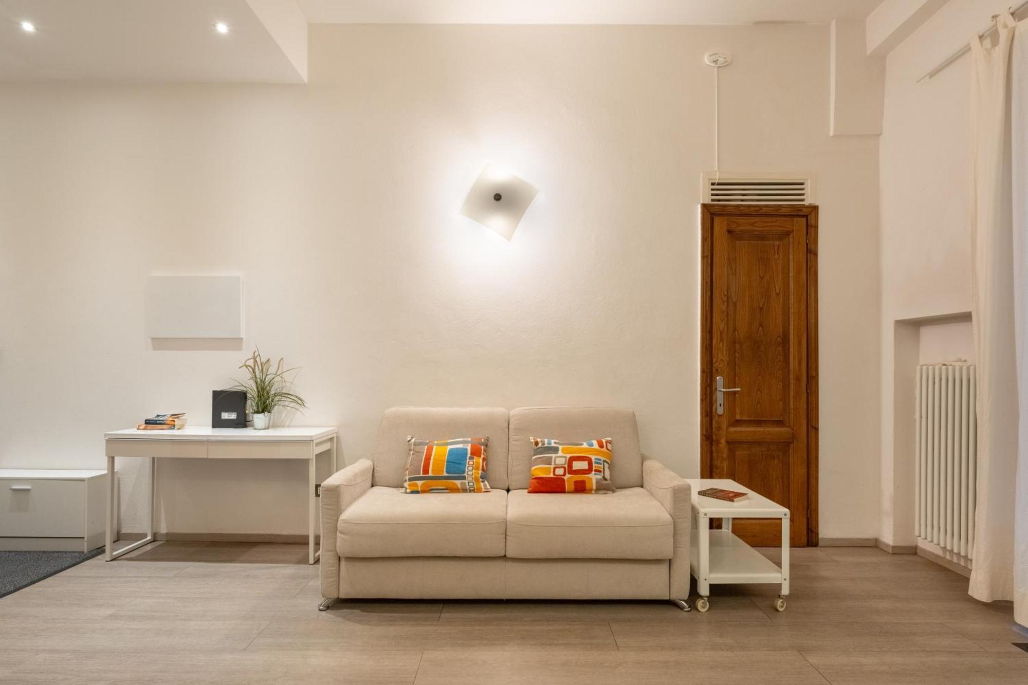 Pergola - 1 Bdr Flat With Inner Courtyard Apartment Florenz