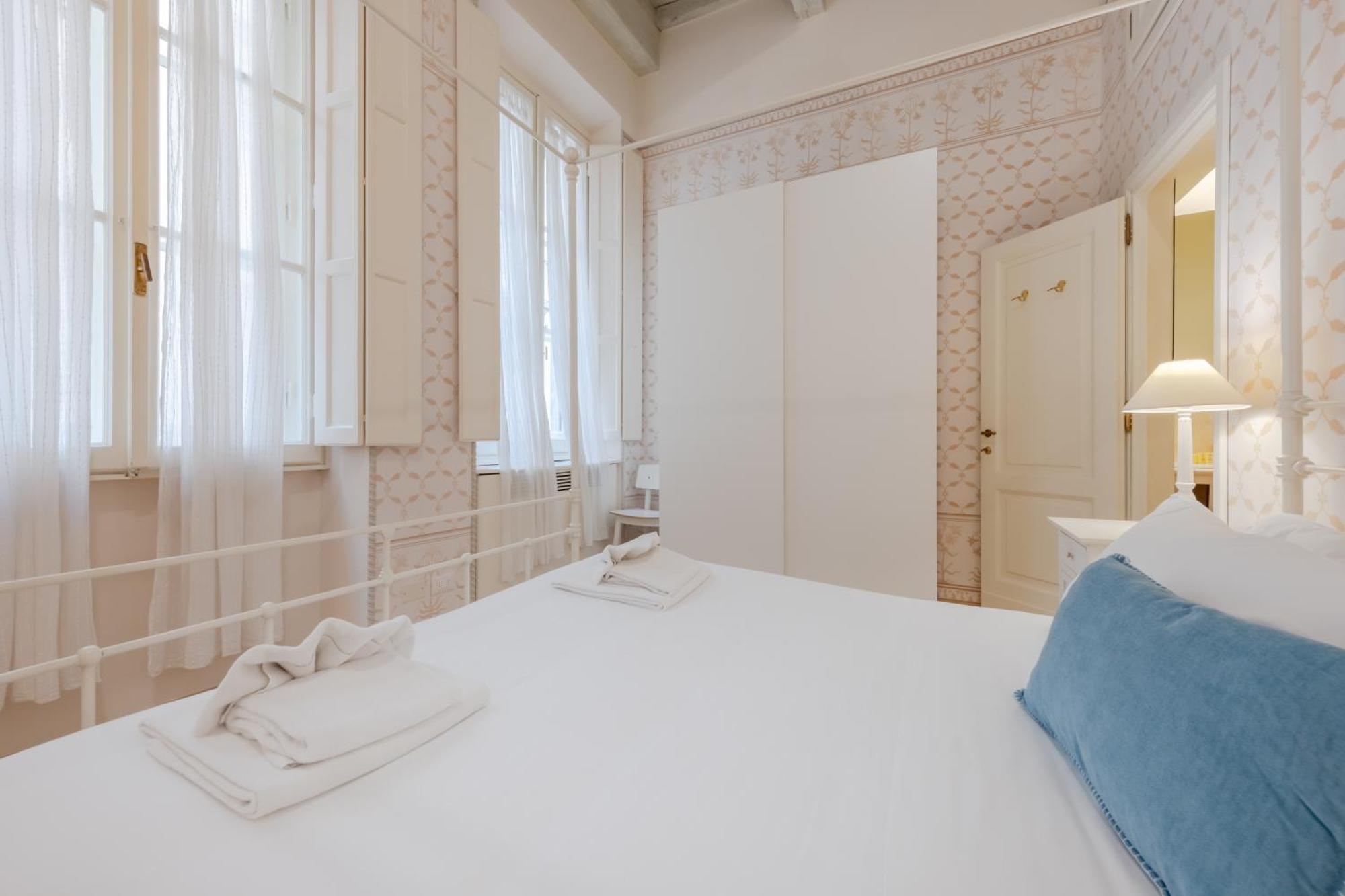 A 200m Uffizi - 90m Ponte Vecchio Apartment *