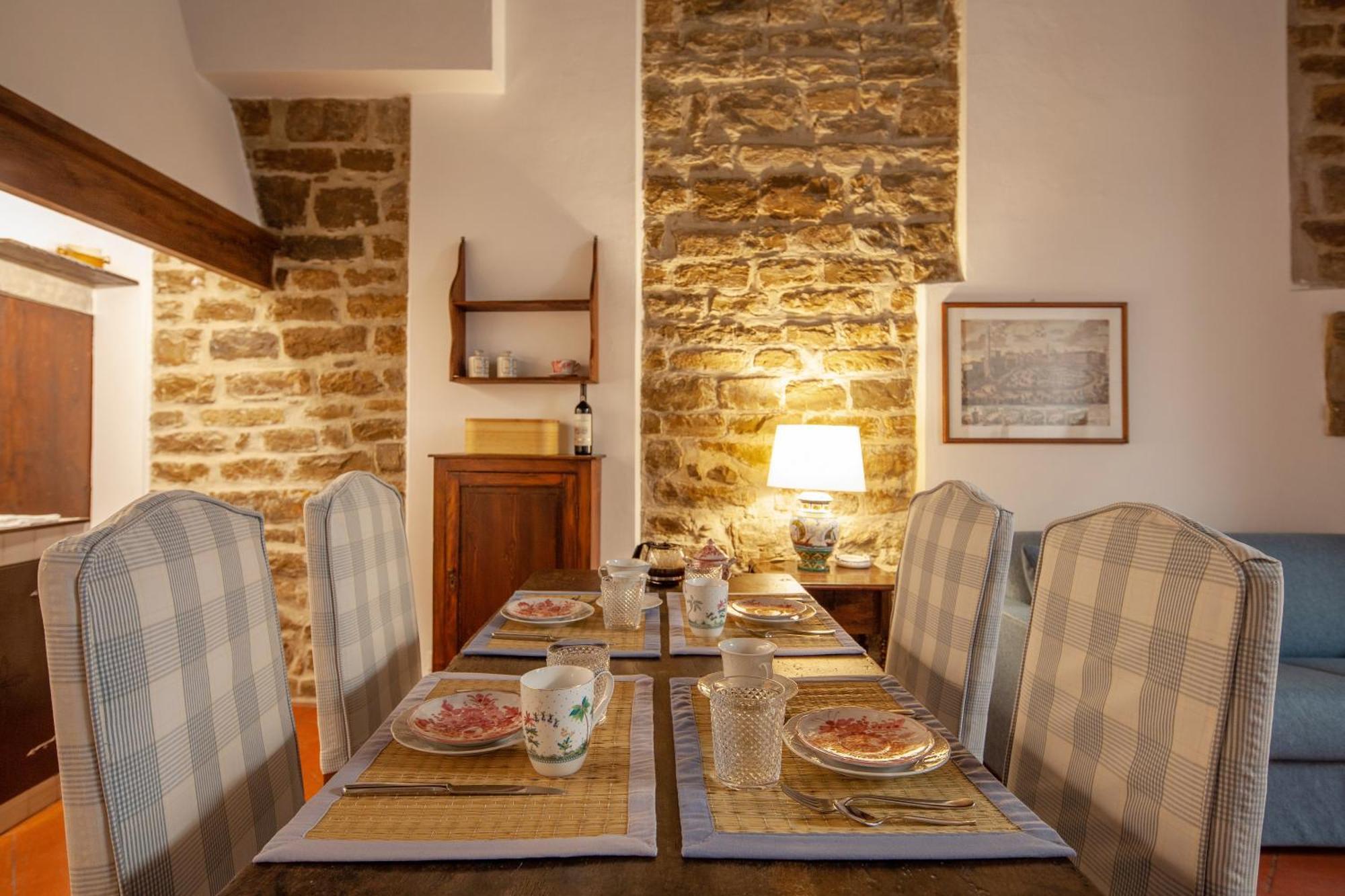 Aurora's, Renaissance Suite, Historic Apartment, Pivot Location, Few Walks From All, Ac Bedroom Appartamento Firenze