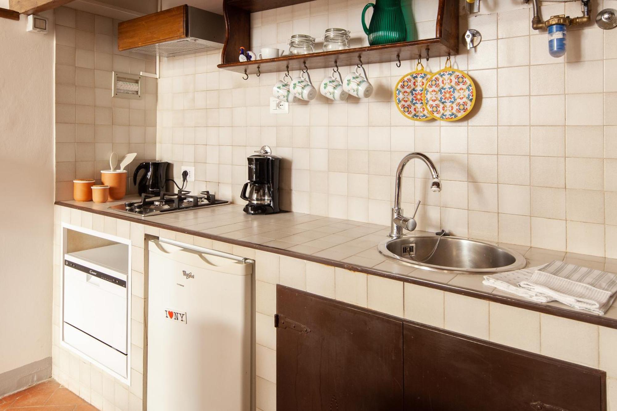 Aurora's, Renaissance Suite, Historic Apartment, Pivot Location, Few Walks From All, Ac Bedroom *
