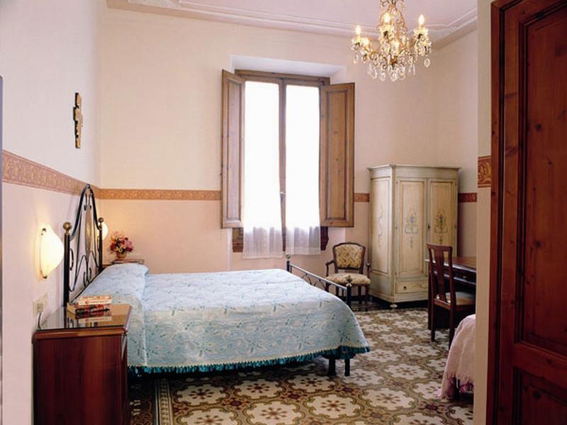 Desiree Hotel 3*