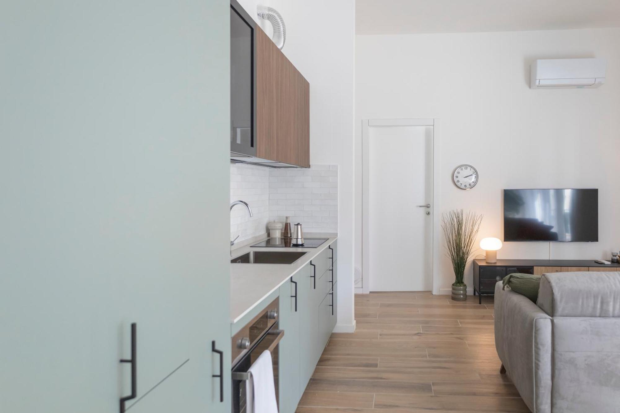 Leopoldo Cozy Loft - Tram, Air C, Netflix Apartamento