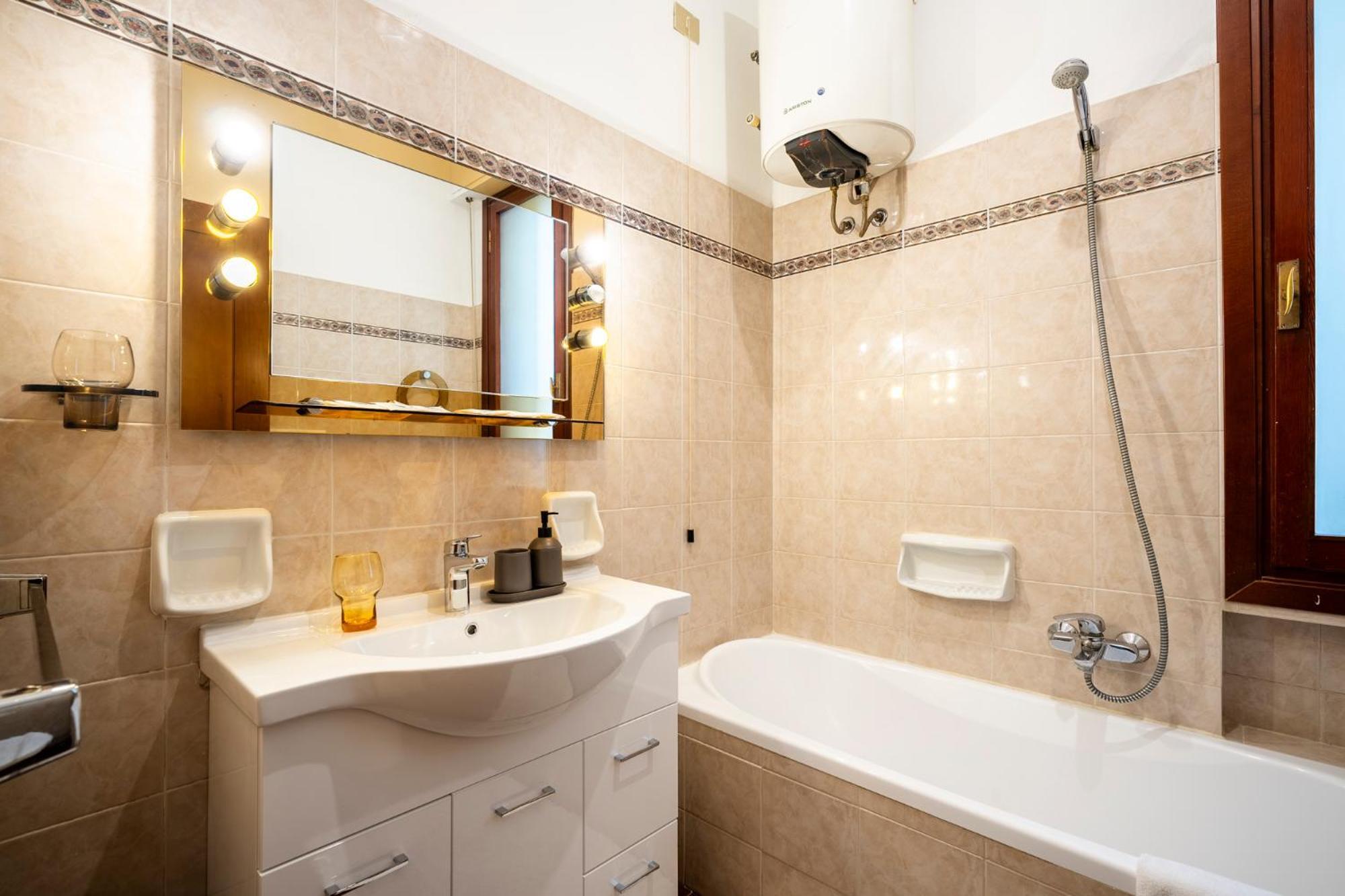 The Luxor - Turati Appartement