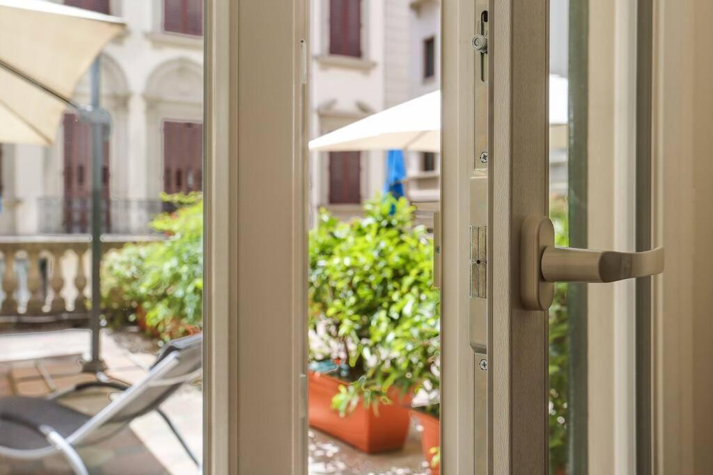 Next To The Duomo Of Florence, Raffaello, With Private Patio Appartement