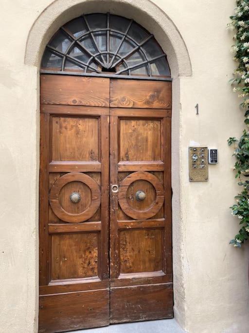 Amazing In Piazza Santa Croce Apartment