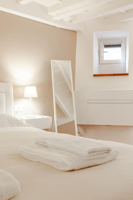 Amazing In Piazza Santa Croce Apartment *