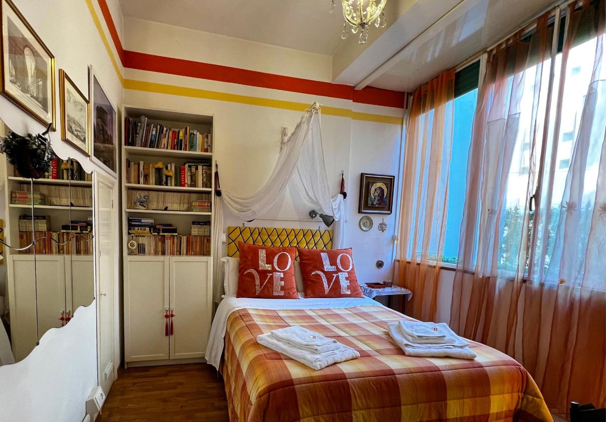 Bed & Breakfast Tre Gigli A Firenze, 5 Minutes From Station, Via Palazzuolo 55 *