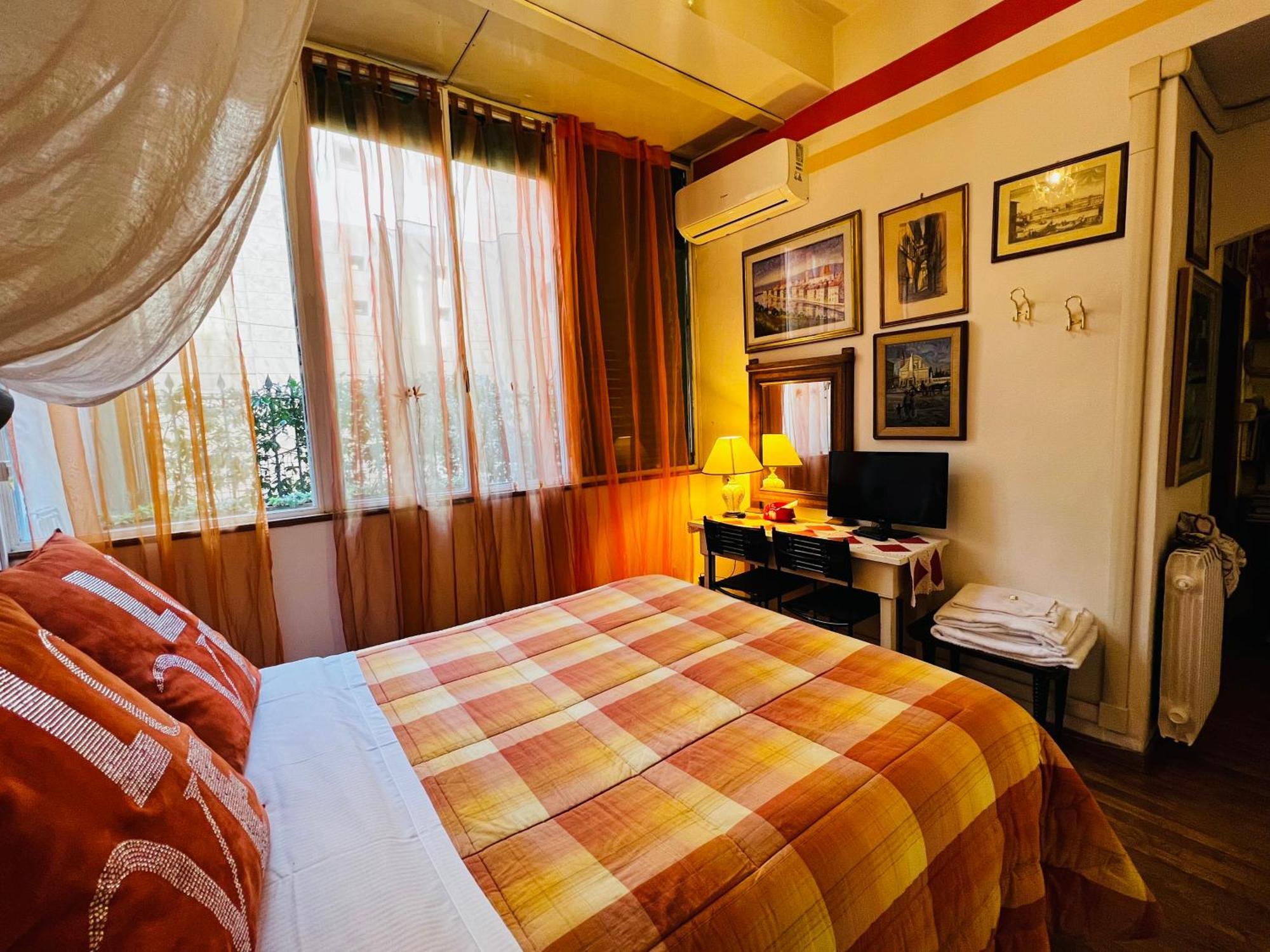 Tre Gigli A Firenze, 5 Minutes From Station, Via Palazzuolo 55 Bed & Breakfast Florence