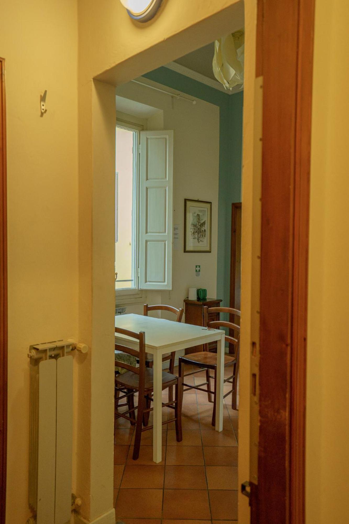 Tranquil Near Museums And Train Station Apartamento