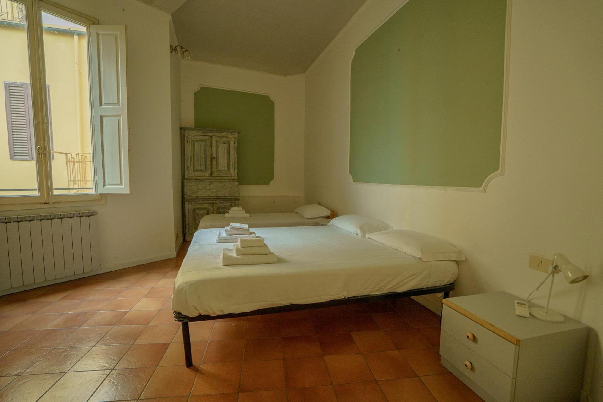Tranquil Near Museums And Train Station Apartamento Florença