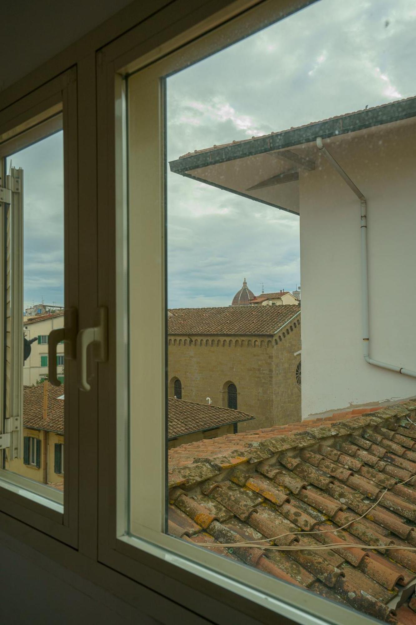 Tranquil Near Museums And Train Station Apartamento