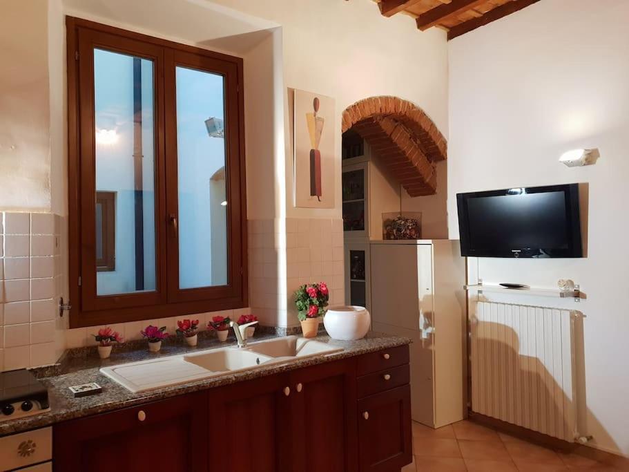 Charming Garden In Appartamento Firenze
