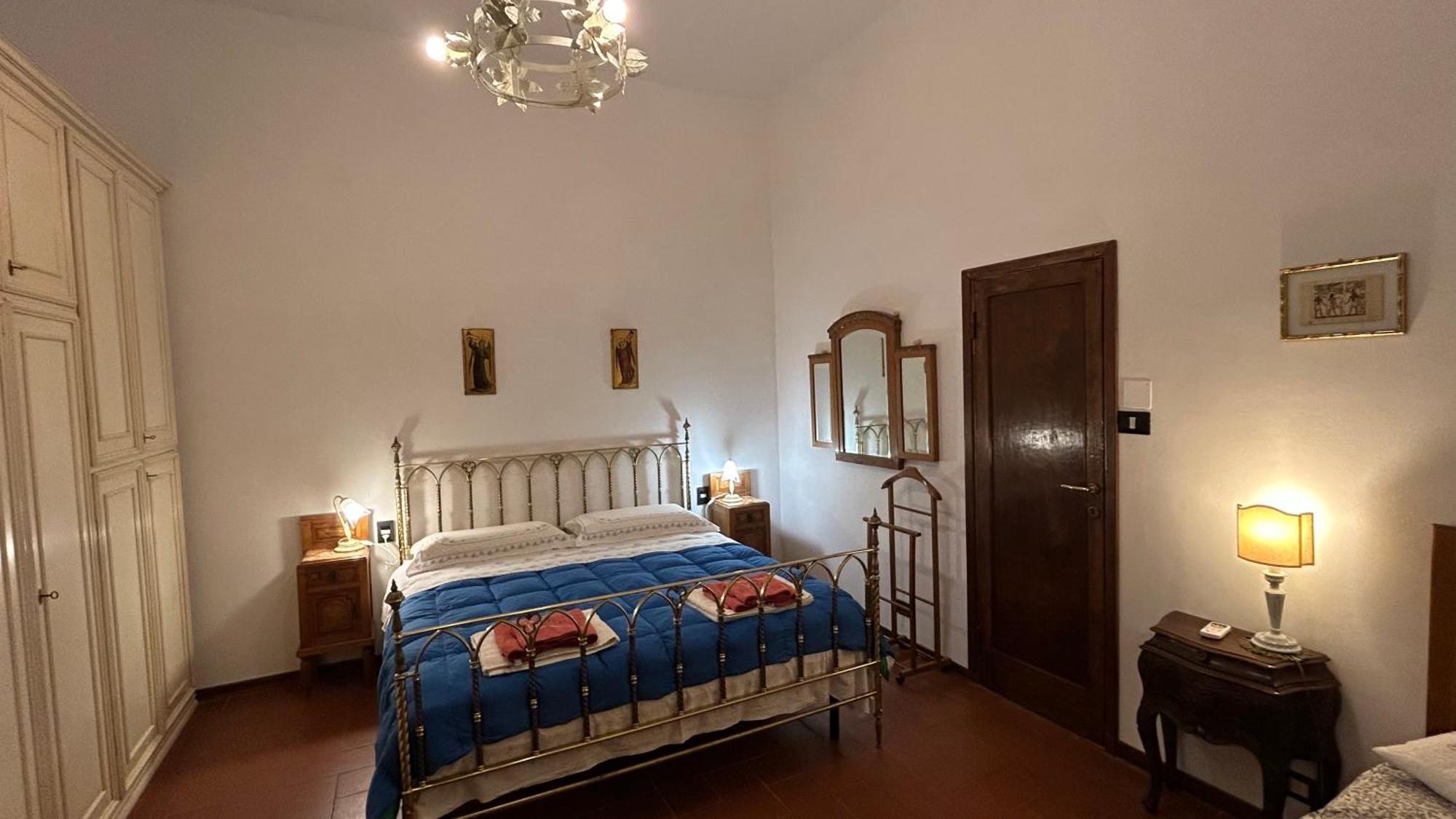 Le 5 Vie Con Tripla Bed & Breakfast