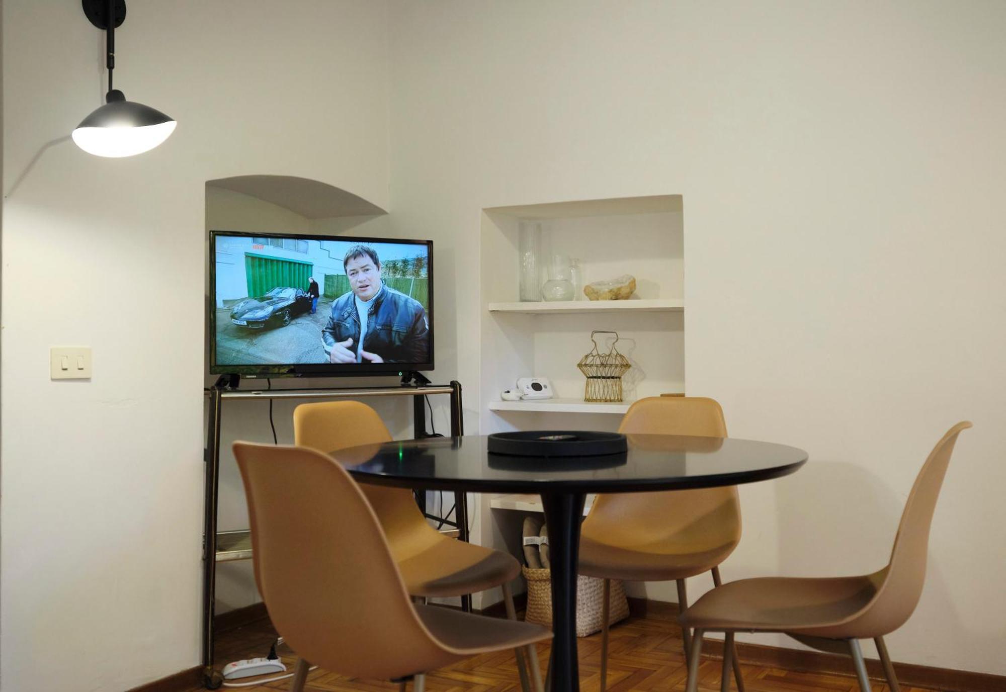 Apartment Enchanting With Patio, Lungarno Florence