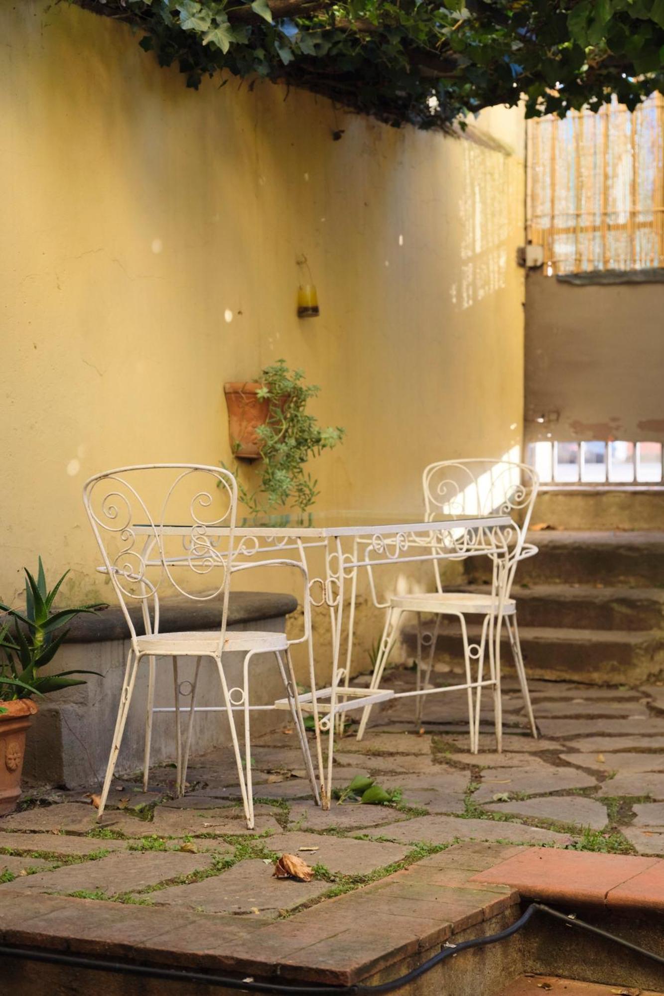 Apartment Enchanting With Patio, Lungarno Florence