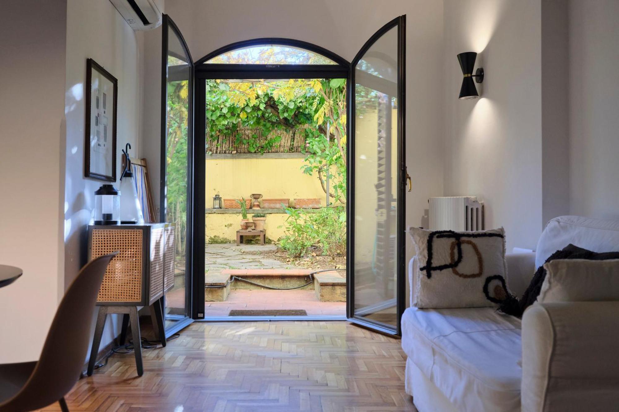 Enchanting With Patio, Lungarno Florence