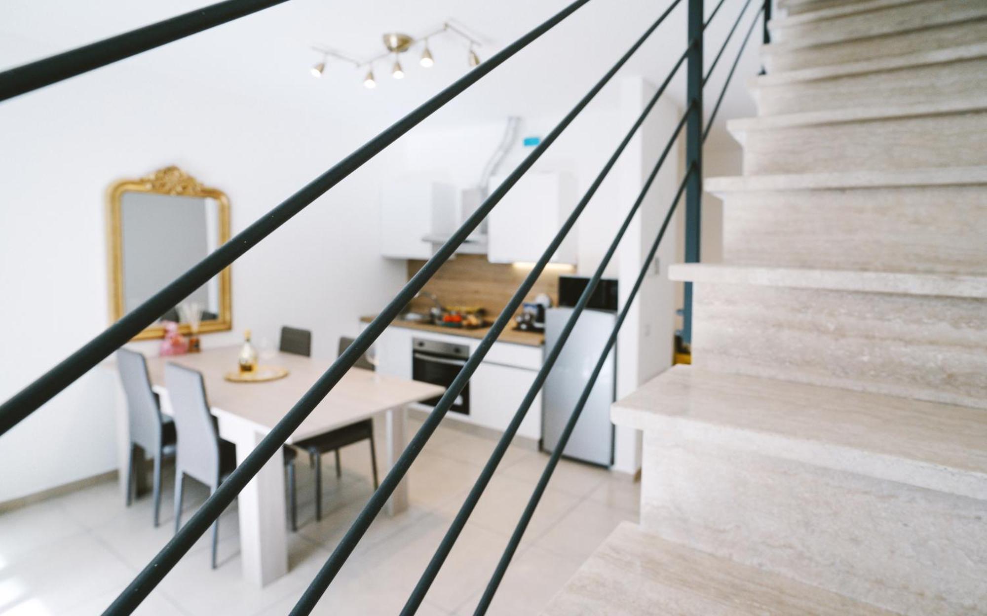 Apartment Dream Homes *