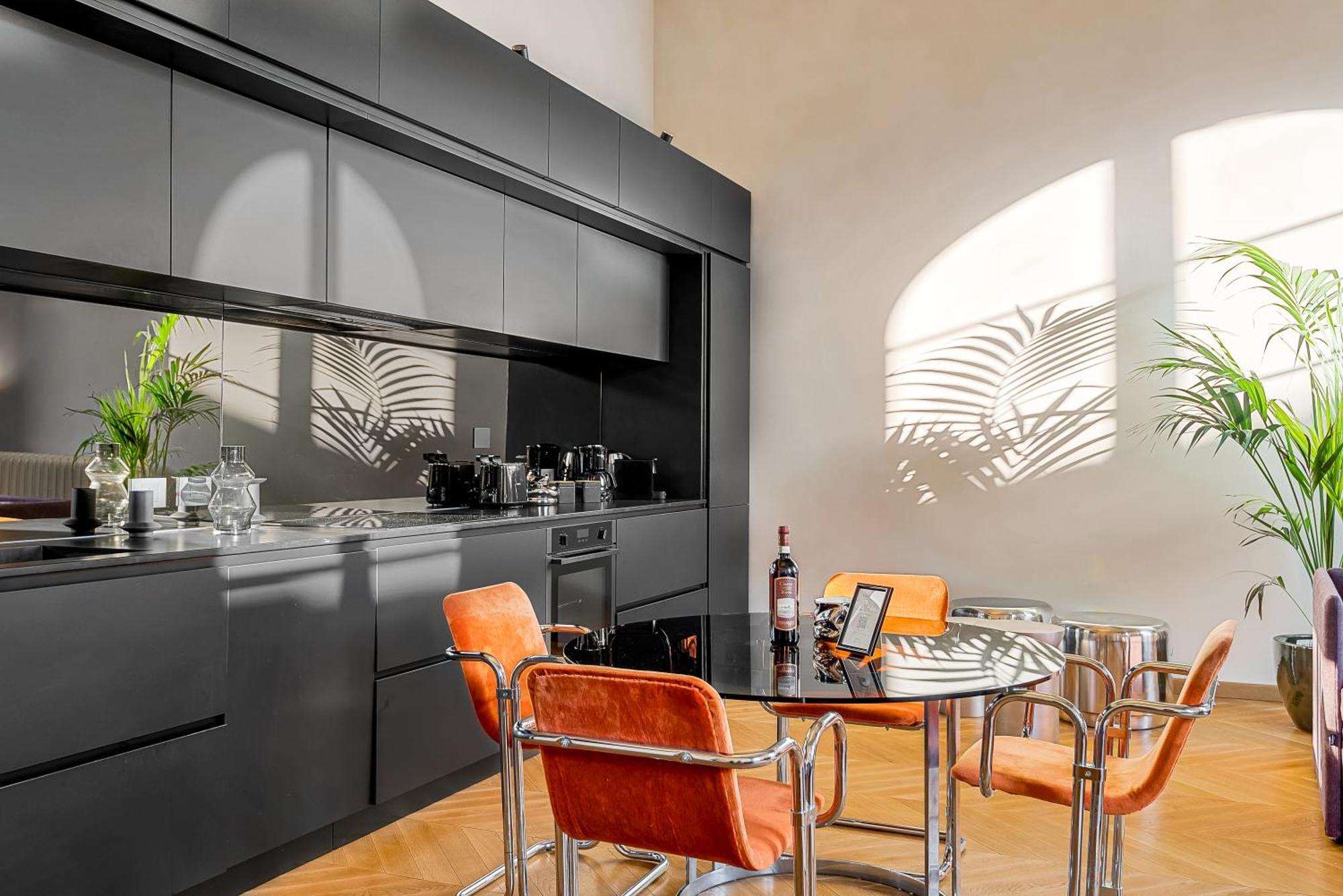 Via Venezia 10 - Renaissance - Historic Charm With Frescoes And Private Courtyard Parking In Heart Appartement Florence