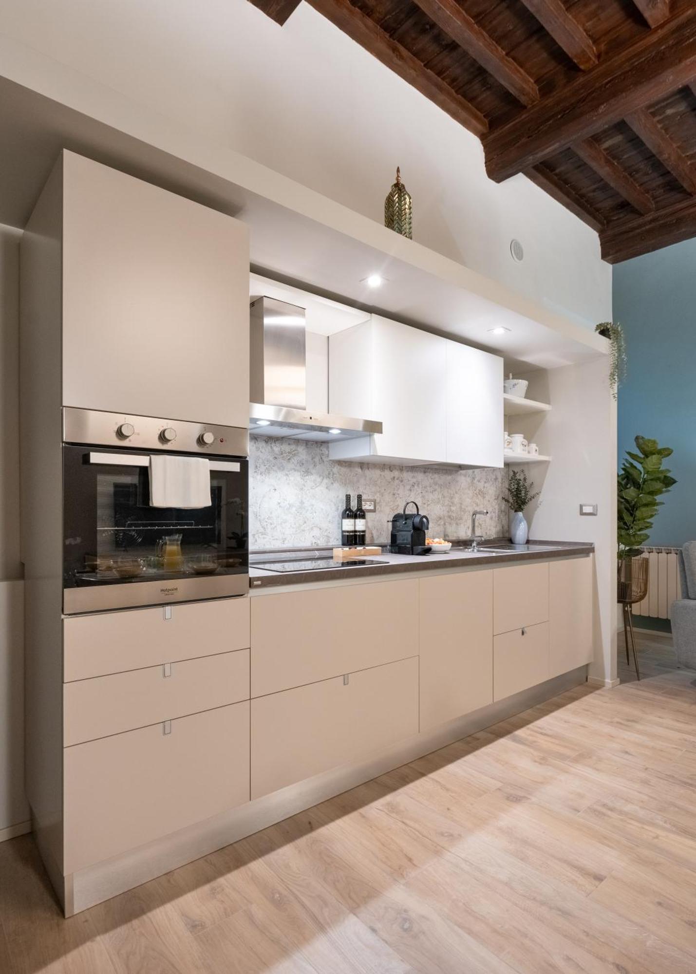 Via Santa Reparata, 1 - 2nd Floor - Stunning And Spacious 10 Min To Historic Center