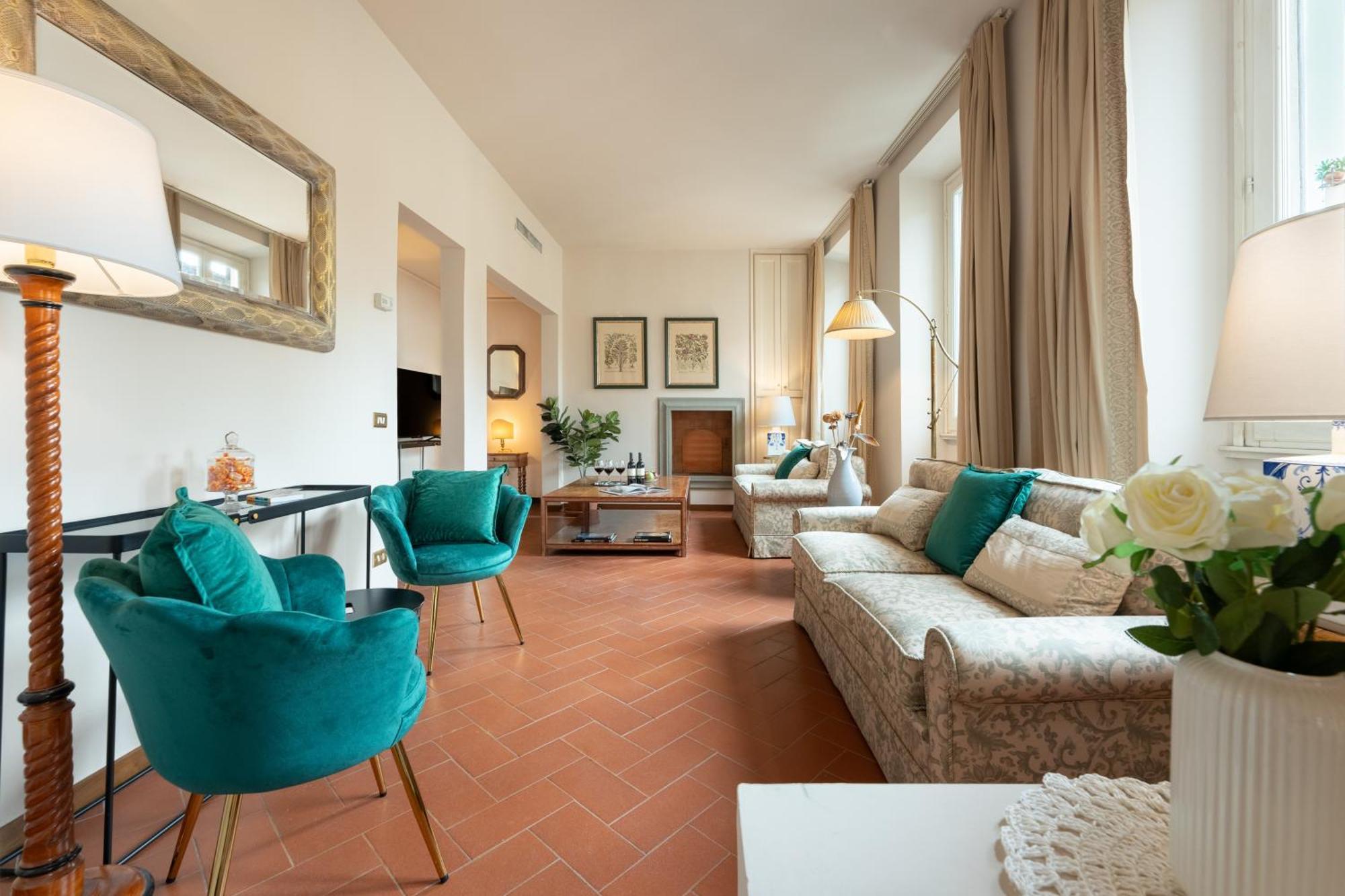 Via Panzani 16, 3th Floor - Antonella - Elegant & Spacious, 3-bedroom In Historic Center Appartement *