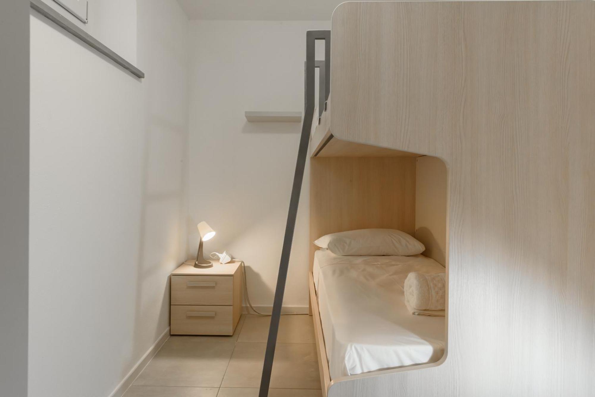 Flora - Brand New Near Historic Center Apartment