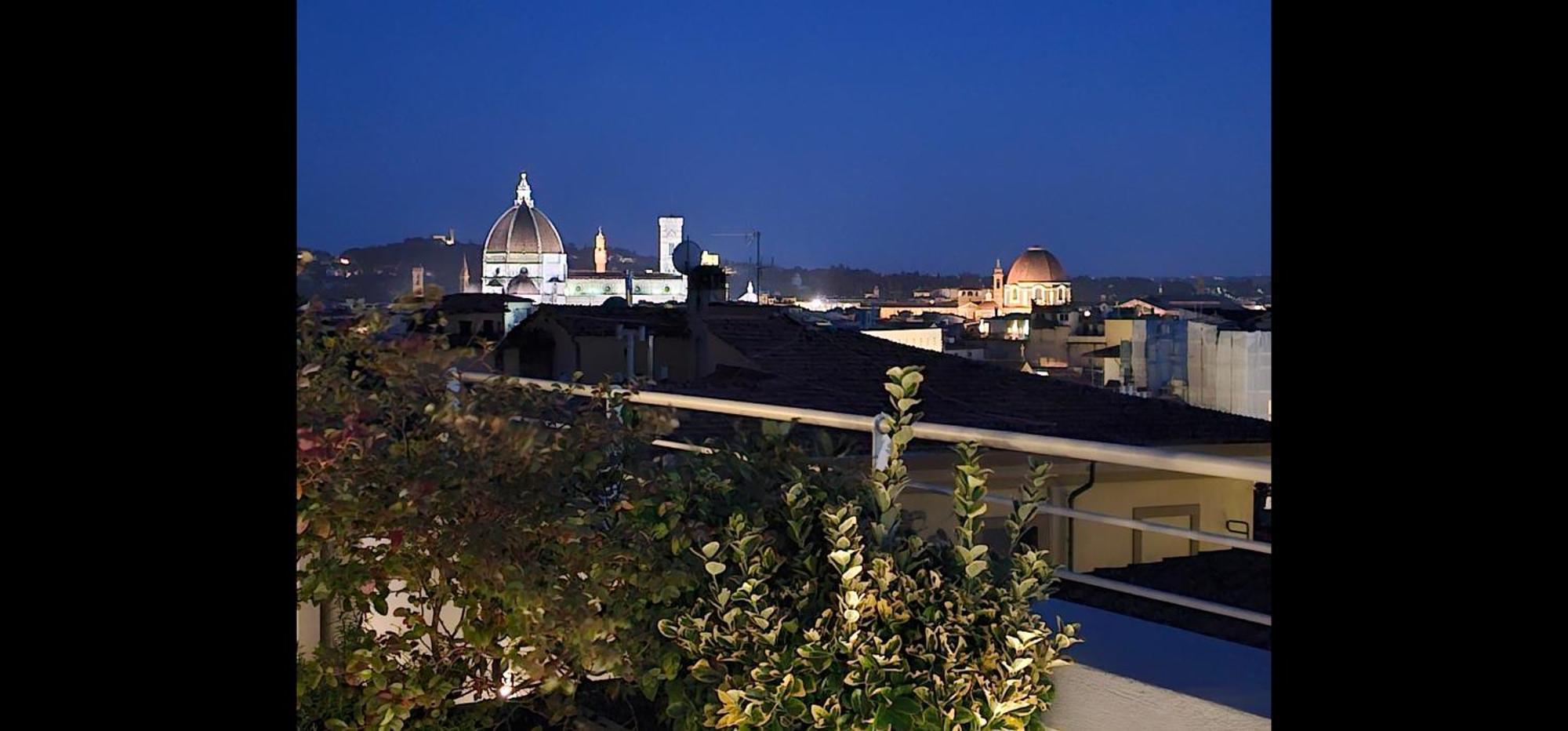 Appartement Caterina De' Medici Luxury Attic With Terrace And Parking