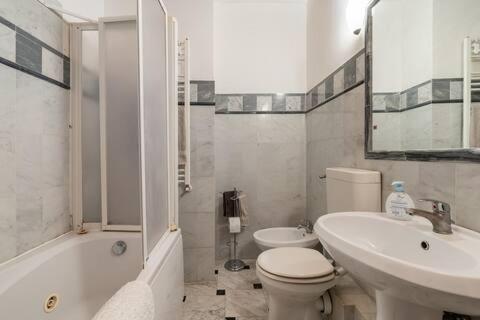And Quiet Loft 5 Minutes Walk From The Duomo Florence